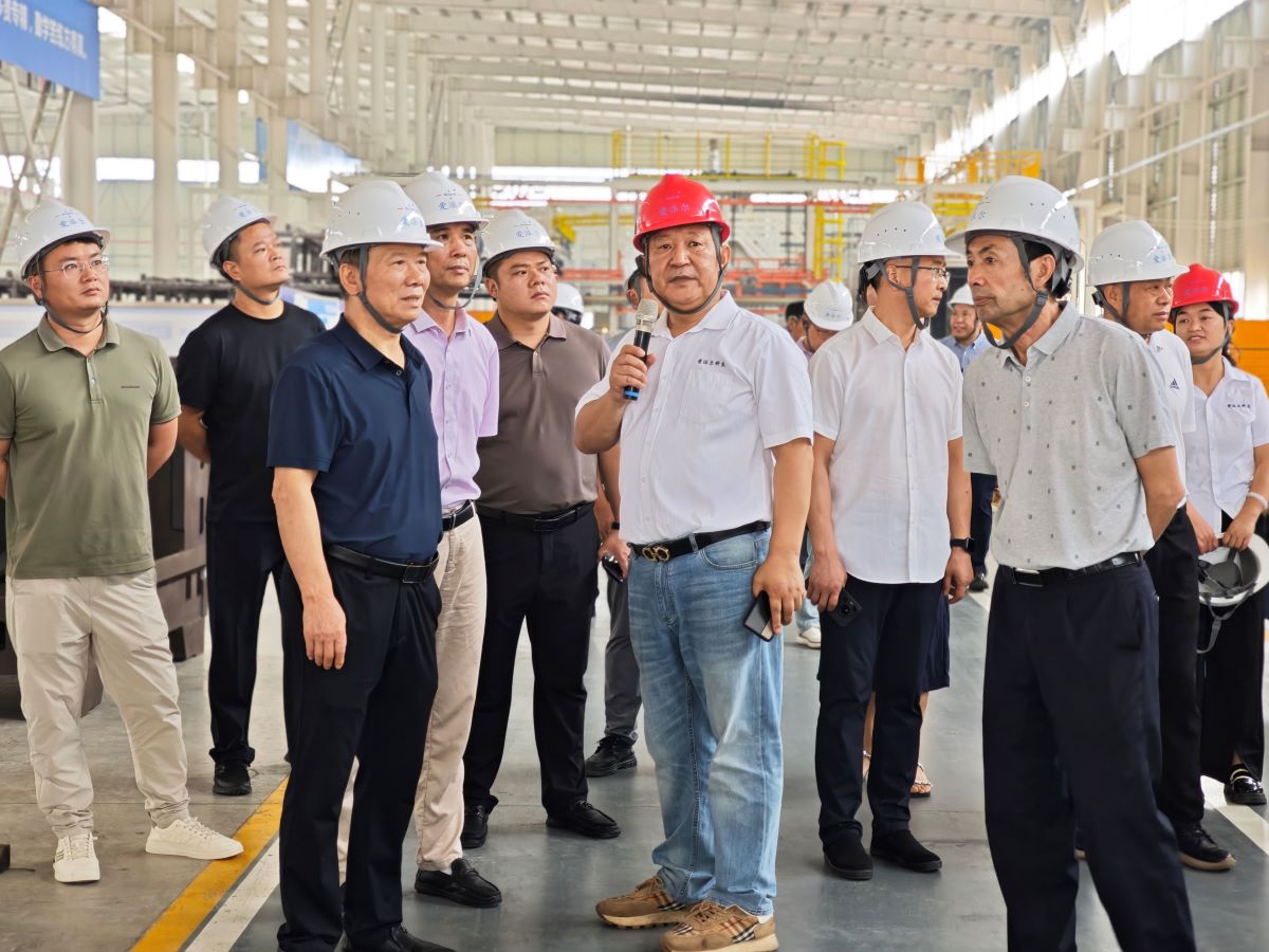 對(duì)標(biāo)先進(jìn)，共謀發(fā)展——新化縣企業(yè)家代表團(tuán)赴婁星產(chǎn)業(yè)開(kāi)發(fā)區(qū)考察學(xué)習(xí)